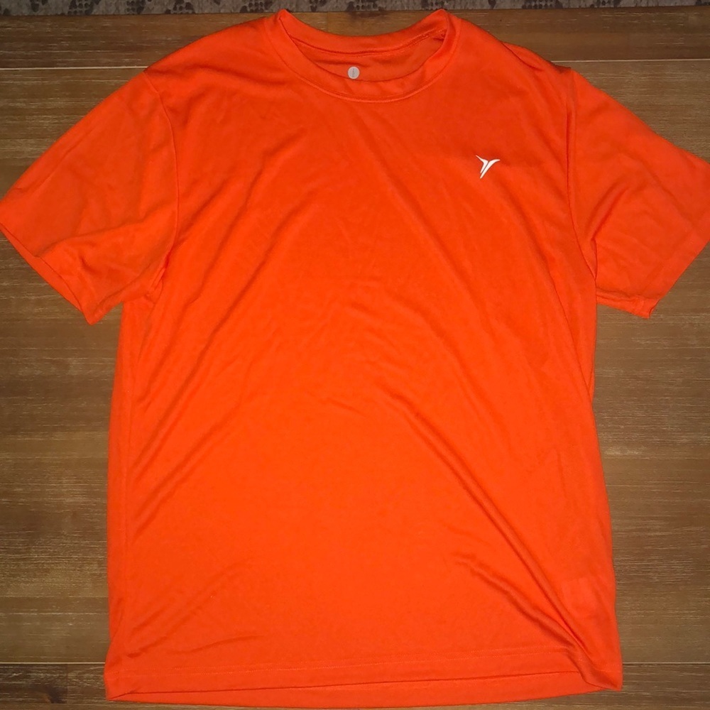 Old navy active t-shirt. L. Orange.